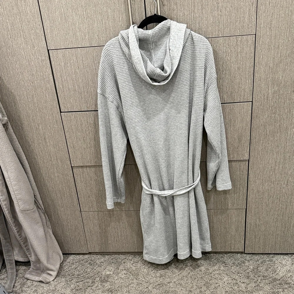 Ralph Lauren Gray Waffle Knit Robe with Logo - Picture 4 of 4